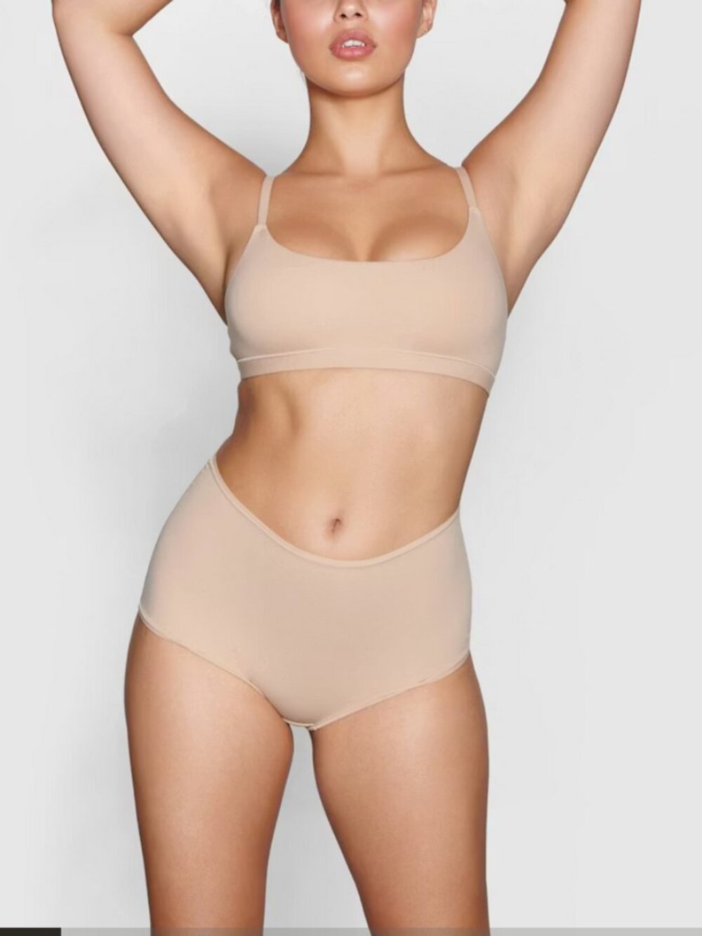 SKIMS SMOOTHING SEAMLESS SCOOP BRALETTE